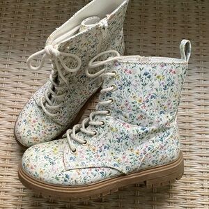 Amazing Dainty Floral Combat boots!